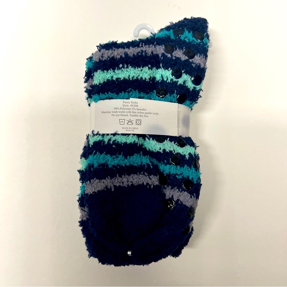 Fuzzy socks - Picture 2 of 5